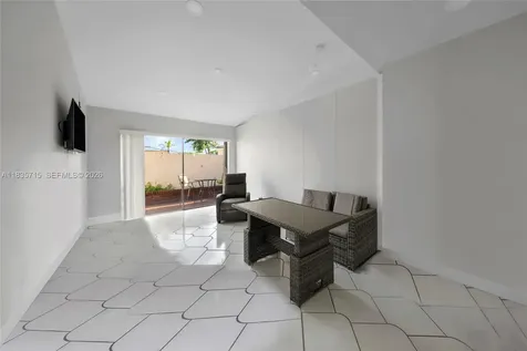 6637 NW 181st Lane Hialeah FL 33015