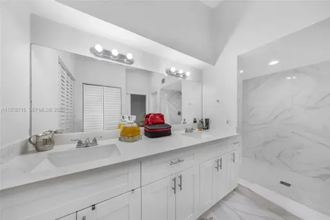 6637 NW 181st Lane Hialeah FL 33015
