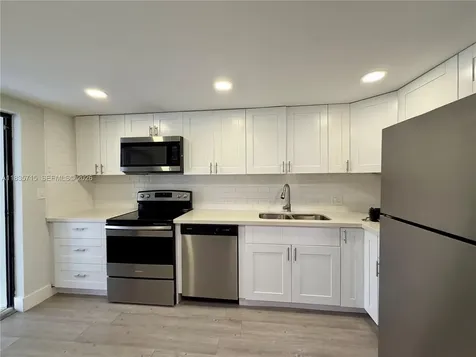 6637 NW 181st Lane Hialeah FL 33015