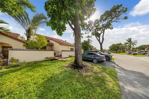 6637 NW 181st Lane Hialeah FL 33015