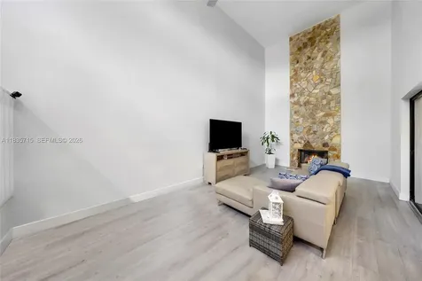 6637 NW 181st Lane Hialeah FL 33015
