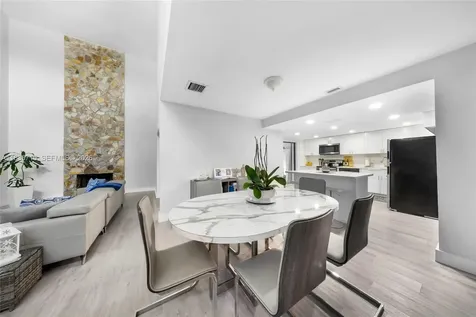 6637 NW 181st Lane Hialeah FL 33015