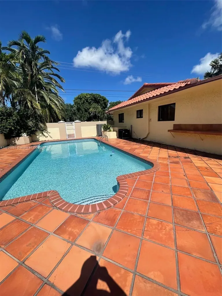 5550 SW 87th Avenue Miami FL 33165