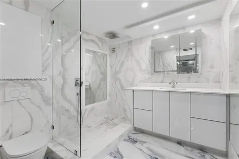 401 Ocean Drive Miami Beach FL 33139