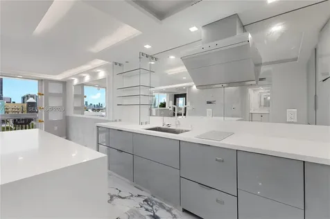 401 Ocean Drive Miami Beach FL 33139