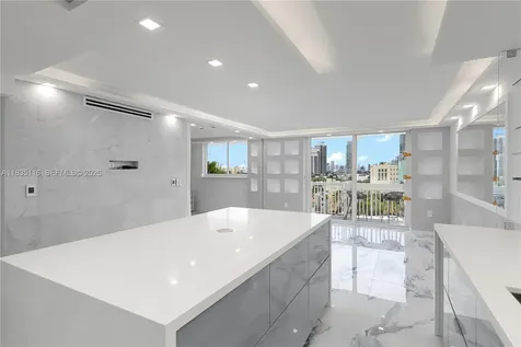 401 Ocean Drive Miami Beach FL 33139