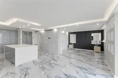 401 Ocean Drive Miami Beach FL 33139