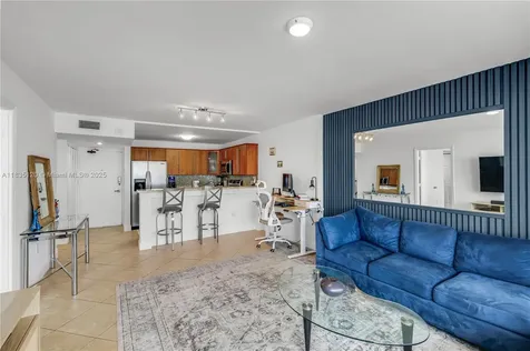 401 Ocean Drive Miami Beach FL 33139