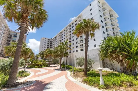 401 Ocean Drive Miami Beach FL 33139