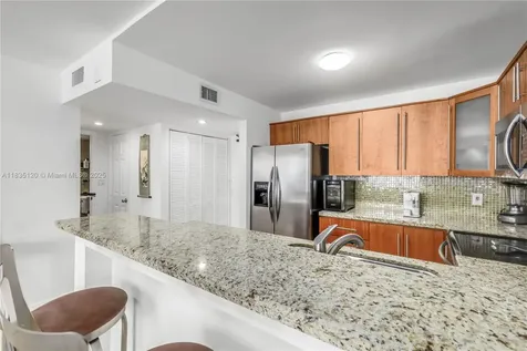 401 Ocean Drive Miami Beach FL 33139