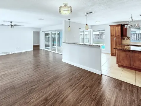 2040 NW 86th Avenue Sunrise FL 33322