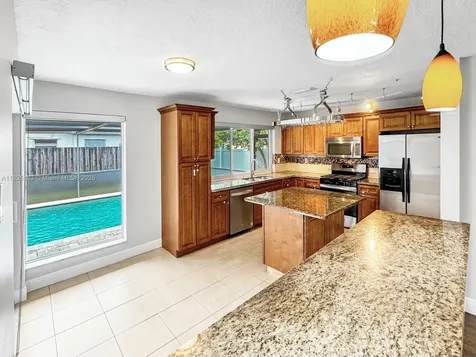 2040 NW 86th Avenue Sunrise FL 33322