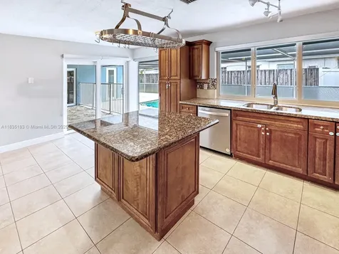 2040 NW 86th Avenue Sunrise FL 33322