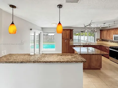2040 NW 86th Avenue Sunrise FL 33322