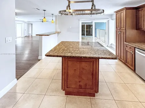 2040 NW 86th Avenue Sunrise FL 33322