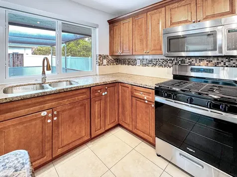 2040 NW 86th Avenue Sunrise FL 33322