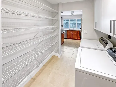 2040 NW 86th Avenue Sunrise FL 33322