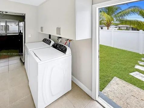 2040 NW 86th Avenue Sunrise FL 33322