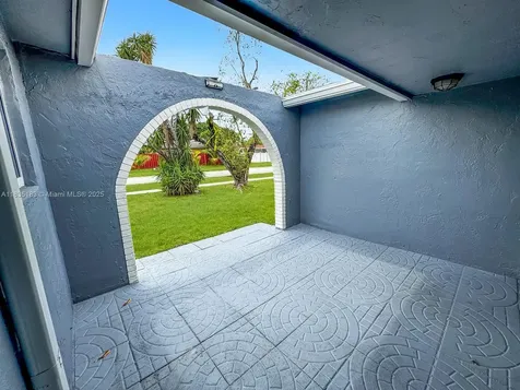 2040 NW 86th Avenue Sunrise FL 33322