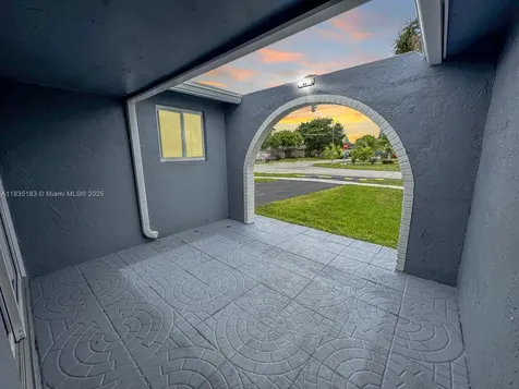 2040 NW 86th Avenue Sunrise FL 33322