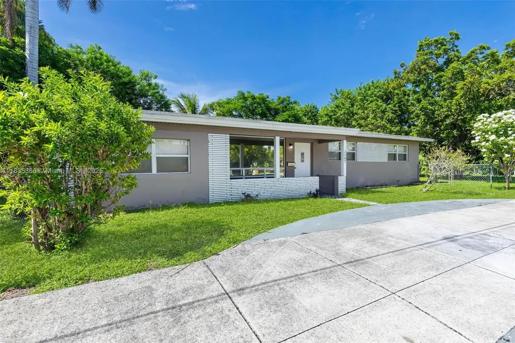 2307 Rodman Street Hollywood FL 33020