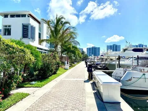 3601 NE 207th St, Slip E60 Aventura FL 33180
