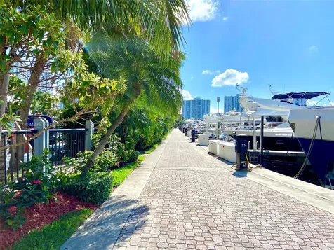 3601 NE 207th St, Slip E60 Aventura FL 33180