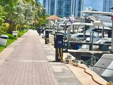3601 NE 207th St, Slip E60 Aventura FL 33180