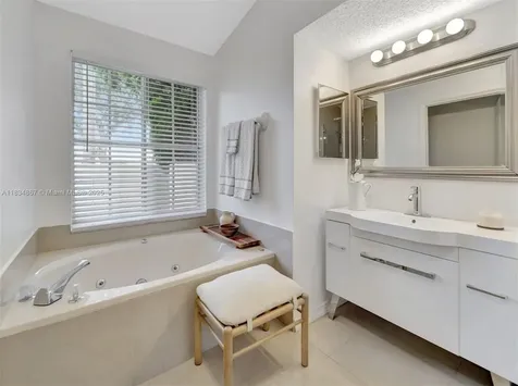 15281 Wilshire Court Pembroke Pines FL 33027