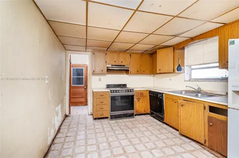 241 Hough Drive Miami Springs FL 33166