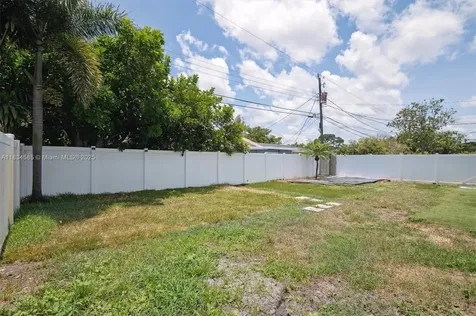 700 NE 47th Street Oakland Park FL 33334