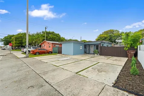 938 SE 12th Street Hialeah FL 33010