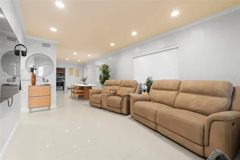 938 SE 12th Street Hialeah FL 33010