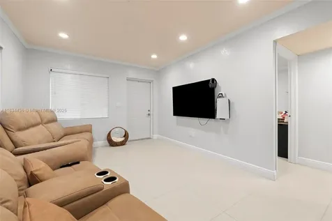938 SE 12th Street Hialeah FL 33010