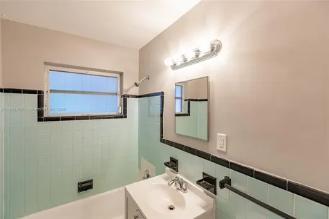 4423 Lake Avenue West Palm Beach FL 33405