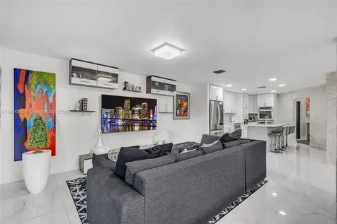 9825 Fairway Cove Lane Plantation FL 33324