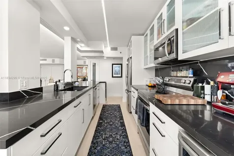 9 Island Avenue Miami Beach FL 33139