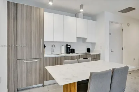 239 SW 9th Street Miami FL 33130