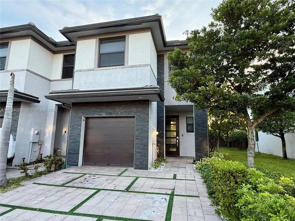 15842 NW 91 Court Miami Lakes FL 33018