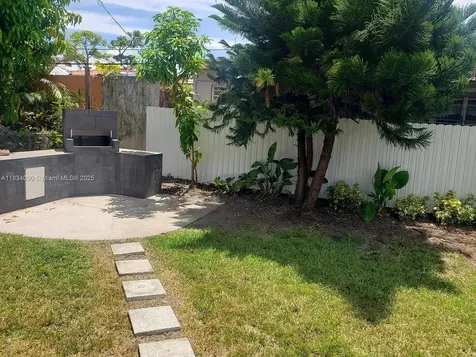 3040 SW 11th Street Miami FL 33135