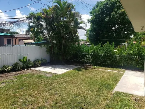 3040 SW 11th Street Miami FL 33135