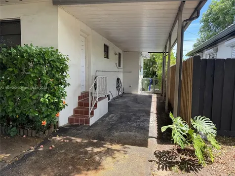3040 SW 11th Street Miami FL 33135