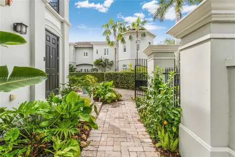10155 SW 75th Place Pinecrest FL 33156