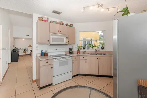 692 NW 125th Court Miami FL 33182