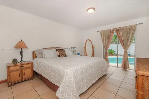 692 NW 125th Court Miami FL 33182