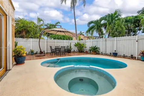 692 NW 125th Court Miami FL 33182