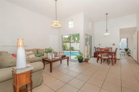692 NW 125th Court Miami FL 33182