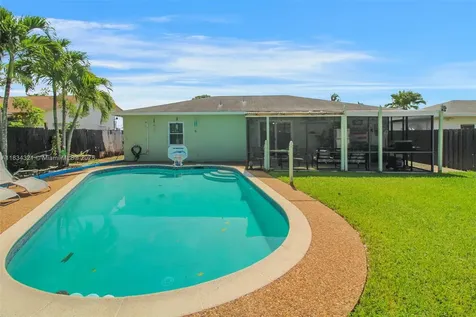 960 SW 83rd Avenue North Lauderdale FL 33068