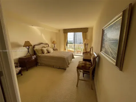 3000 Island Boulevard Aventura FL 33160