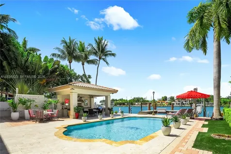 66 S Hibiscus Drive Miami Beach FL 33139
